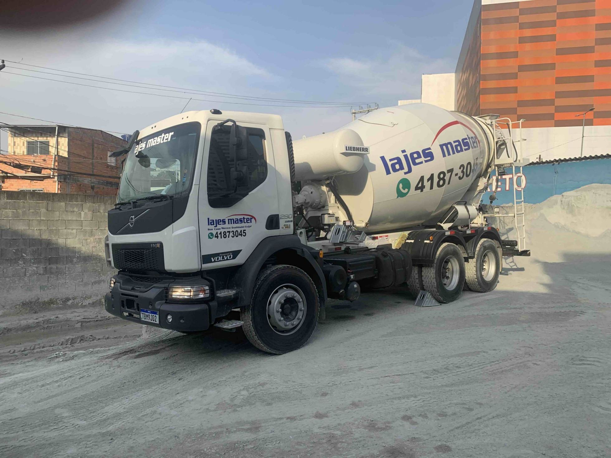 Caminhão Lajes Master Concreto Volvo